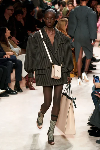 Look 4